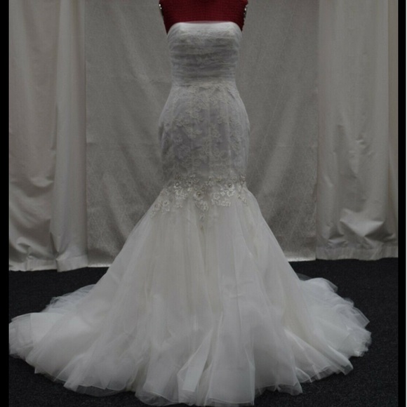 Beautiful by Enzoani Wedding Gown Size 24 NWOT - Picture 1 of 14